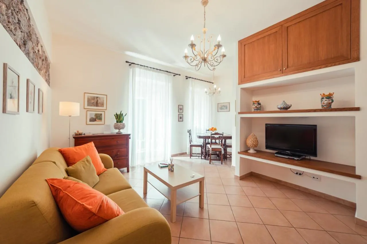 Taoapartments - Casa Antonella Taormina 0*,  Italy
